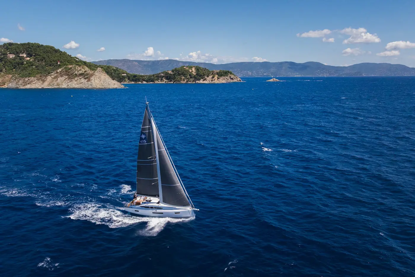 THE PROMISE OF A CAREFREE CRUISE