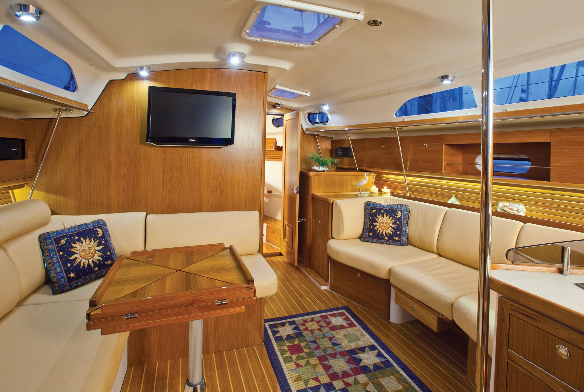 Catalina 385 – Yacht Sales and Services